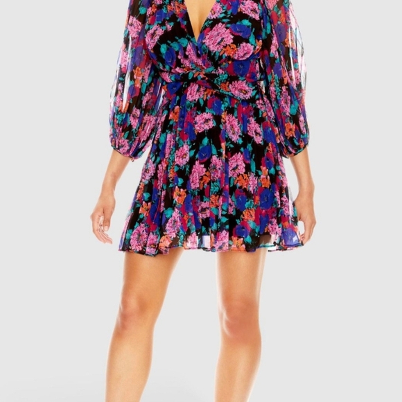 La Maison Talulah Floral V Neck In Size M - Picture 4 of 8